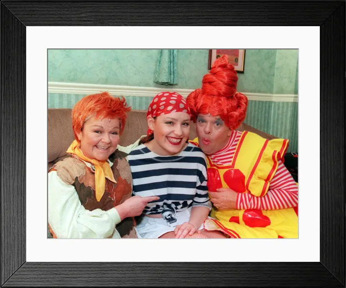 Framed Print : Roz Paterson with Janet and Iain from The Krankies December 1999 Peter Pan pantomime Framed Print : Roz Paterson with Janet and Iain from The Krankies December 1999 Peter Pan pantomime
