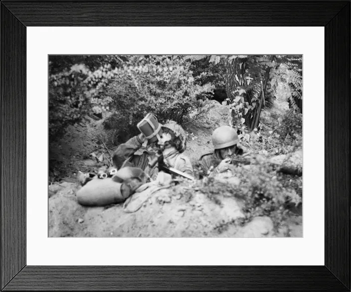 Framed Print : First action pictures of the British airborne forces in Holland