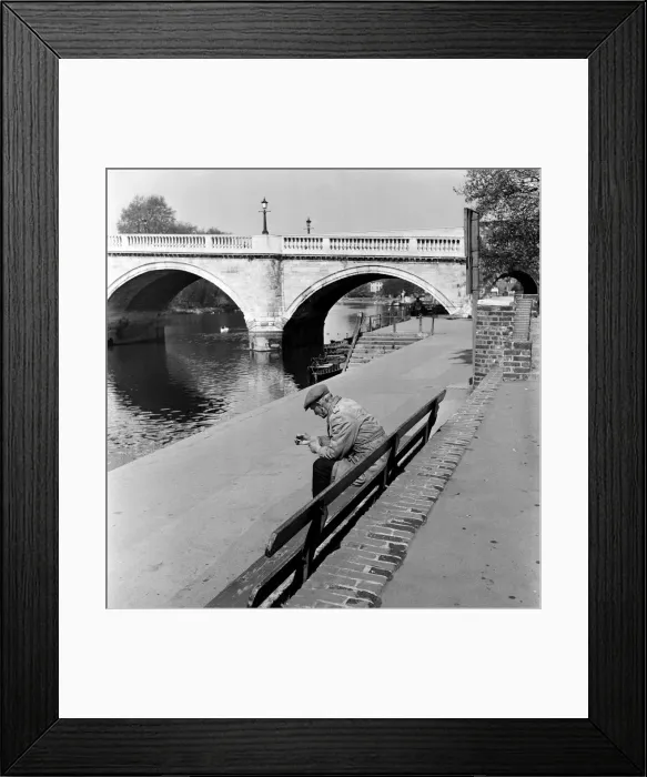 Framed Print : Scenes along the River Thames near Richmond. 18th May 1955 Framed Print : Scenes along the River Thames near Richmond. 18th May 1955