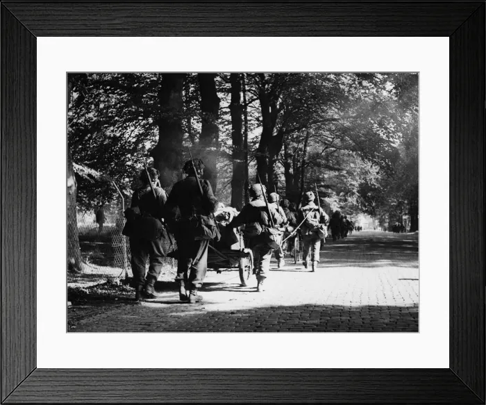 Framed Print : First action pictures of the British airborne forces in Holland Framed Print : First action pictures of the British airborne forces in Holland