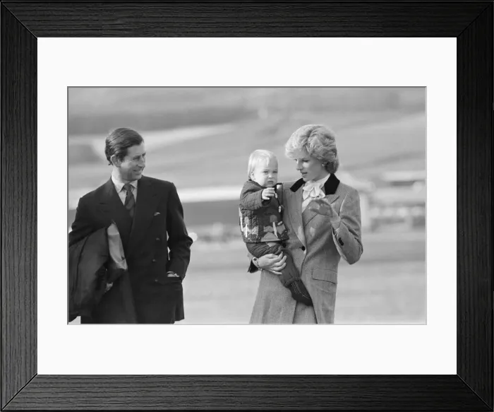 Framed Print : HRH Princess Diana, The Princess of Wales, holds her son Prince William Framed Print : HRH Princess Diana, The Princess of Wales, holds her son Prince William