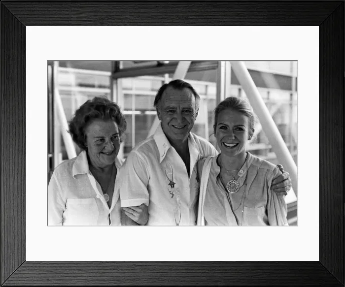 Framed Print : John Mills and his wife Mary at Heathrow to see their daughter Juliet off to New York Framed Print : John Mills and his wife Mary at Heathrow to see their daughter Juliet off to New York