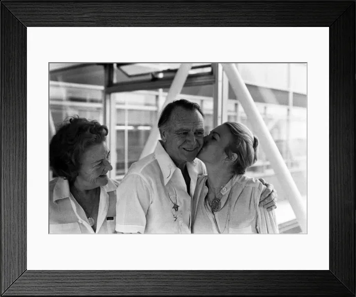 Framed Print : John Mills and his wife Mary at Heathrow to see their daughter Juliet off to New York Framed Print : John Mills and his wife Mary at Heathrow to see their daughter Juliet off to New York