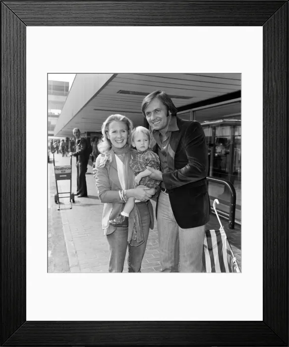 Framed Print : Juliet Mills with her daughter Melissa, aged one, and her husband Michael Miklenda Framed Print : Juliet Mills with her daughter Melissa, aged one, and her husband Michael Miklenda