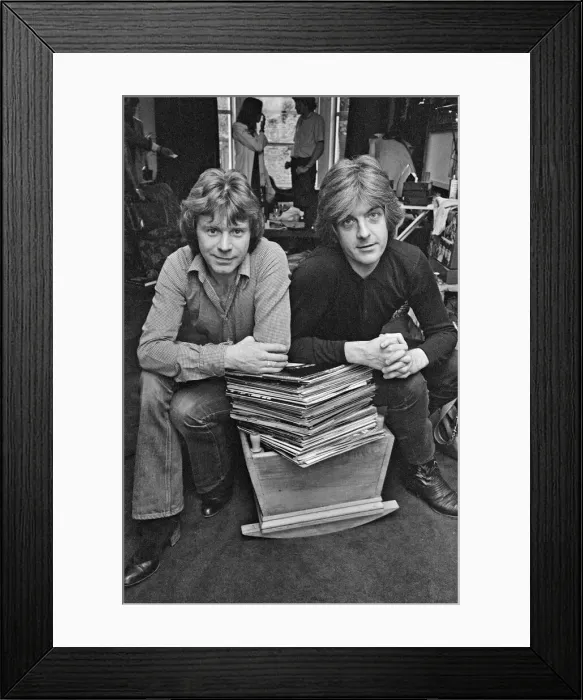 Framed Print : Nick Lowe dark shirt) and Dave Edmunds (in lighter shirt) pictured together in 1979