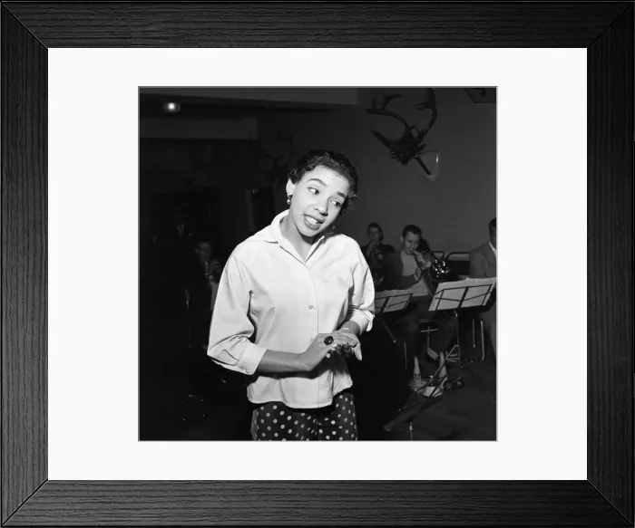 Framed Print : Shirley Bassey rehearsing for ITVs Frankie Howerd Show at ITV rehearsal studios in