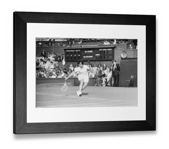 Framed Print : Billie Jean King (USA) vs Britains Winnie Shaw during there Centre Court Women