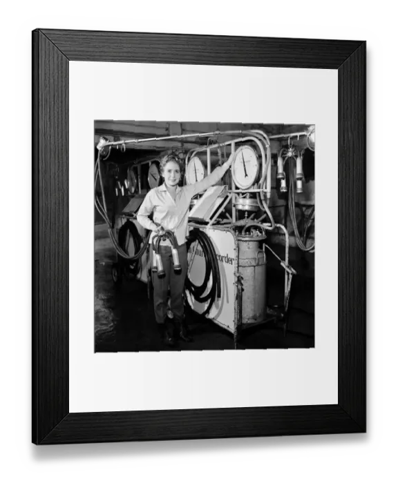 Framed Print : Actress Juliet Mills has been brought up on her fathers farm on the Kent  /  Sussex border