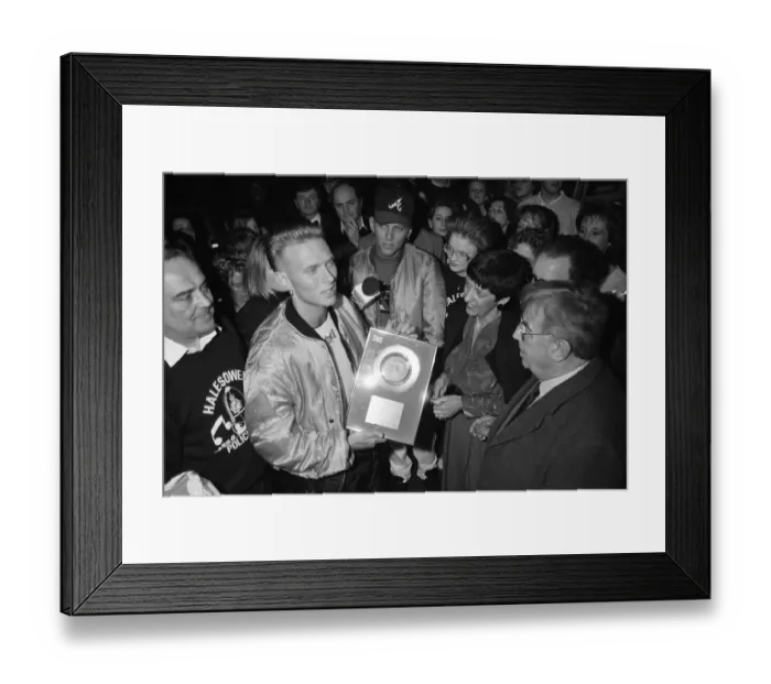 Framed Print : Matt and Luke Goss of Bros visit Hayley Green Hospital, Halesowen Framed Print : Matt and Luke Goss of Bros visit Hayley Green Hospital, Halesowen
