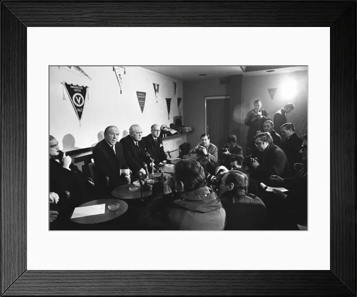 Framed Print : Sir Matt Busby, announces his resignation as Manager of Manchester United at press