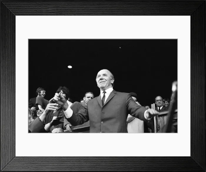 Framed Print : Manchester United 3-2 Leicester City, Division One match at Old Trafford Framed Print : Manchester United 3-2 Leicester City, Division One match at Old Trafford