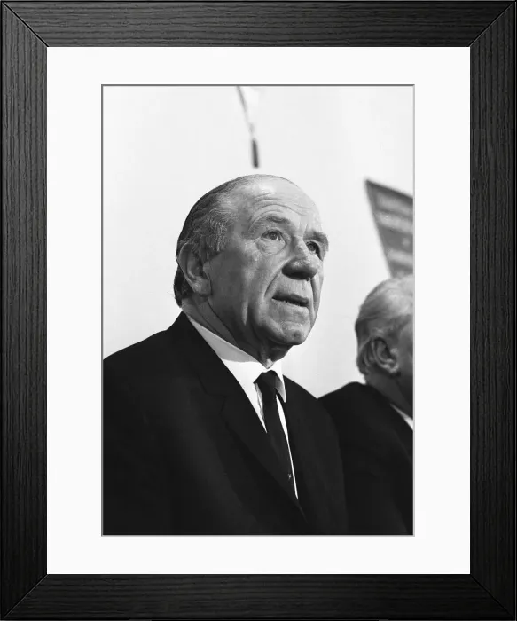 Framed Print : Sir Matt Busby, announces his resignation as Manager of Manchester United at press