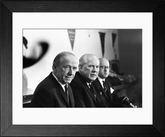 Framed Print : Sir Matt Busby, announces his resignation as Manager of Manchester United at press