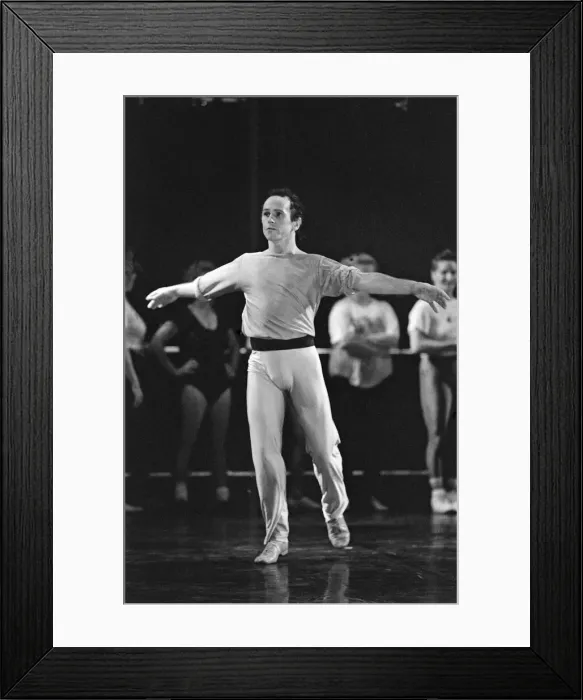 Framed Print : Wayne Sleep attends a dance class and demonstration at The Theatre Royal in Newcastle Framed Print : Wayne Sleep attends a dance class and demonstration at The Theatre Royal in Newcastle