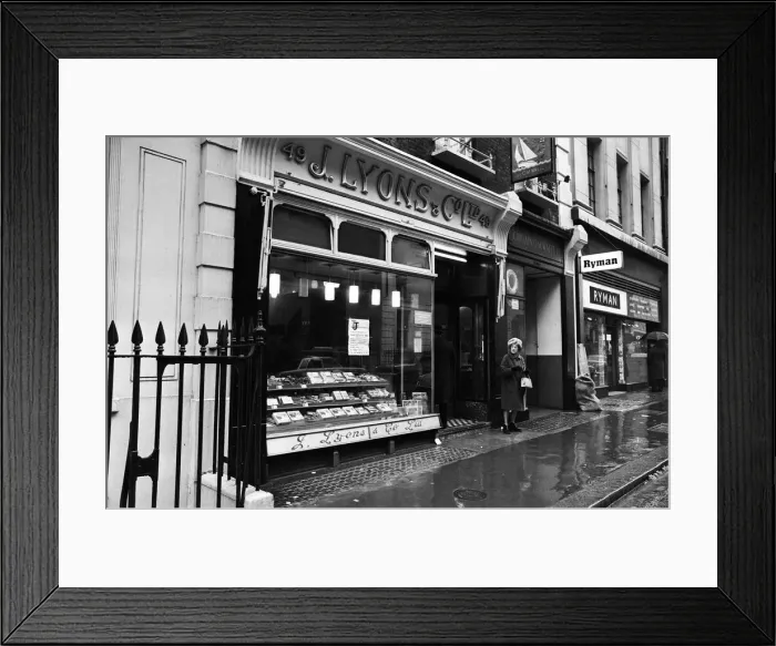 Framed Print : Lyons Tea Shop, which is to close, Albemarle Street, London. 20th February 1969 Framed Print : Lyons Tea Shop, which is to close, Albemarle Street, London. 20th February 1969