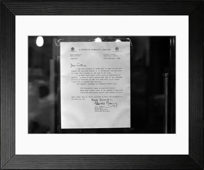 Framed Print : Lyons Tea Shop, which is to close, Albemarle Street, London. 20th February 1969