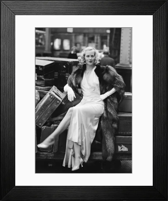 Framed Print : Cybill Shepherd pictured on the set of The Lady Vanishes Framed Print : Cybill Shepherd pictured on the set of The Lady Vanishes
