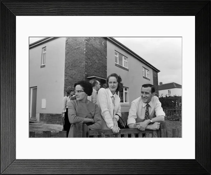 Framed Print : Lyons workers visit Barnsley. Key workers from other parts of the country who will be Framed Print : Lyons workers visit Barnsley. Key workers from other parts of the country who will be