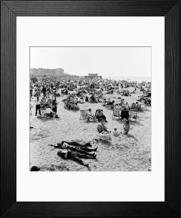 Framed Print : Holiday scenes on Whit Sunday at Margate, Kent. 17th May 1964 Framed Print : Holiday scenes on Whit Sunday at Margate, Kent. 17th May 1964