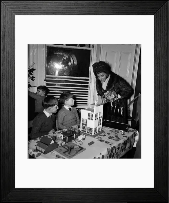 Framed Print : Princess Alexandra of Kent visits the Glendhu Childrens Hostel, Belfast Framed Print : Princess Alexandra of Kent visits the Glendhu Childrens Hostel, Belfast