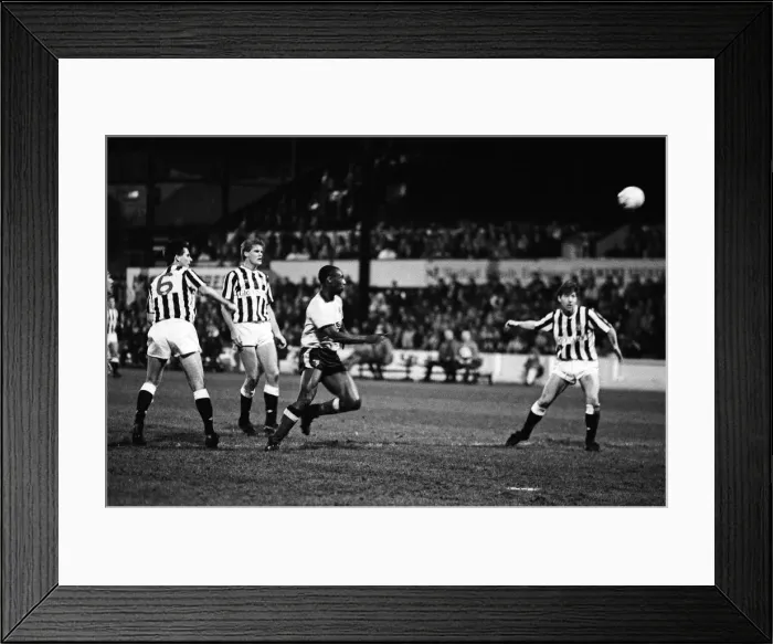 Framed Print : Watford v Newcastle United, FA Cup 3rd round replay, final score 2-2. 10th January 1989 Framed Print : Watford v Newcastle United, FA Cup 3rd round replay, final score 2-2. 10th January 1989