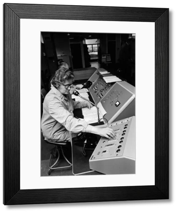 Framed Print : New train indicator boards at Reading Station. January 1975 Framed Print : New train indicator boards at Reading Station. January 1975