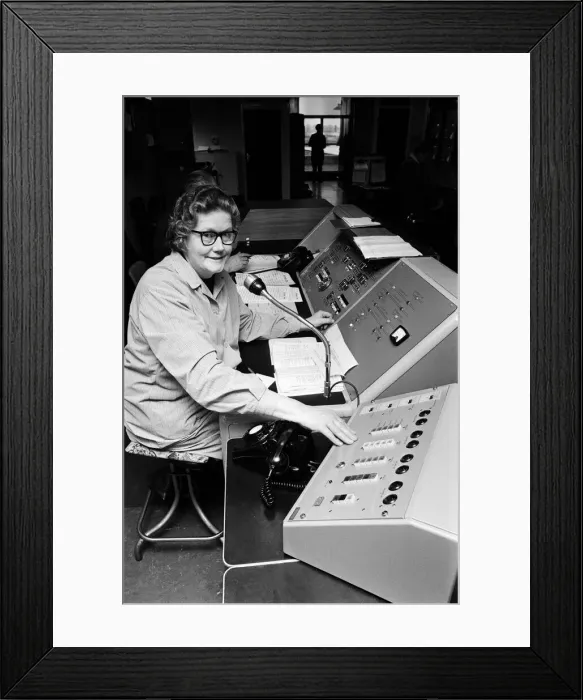 Framed Print : New train indicator boards at Reading Station. January 1975 Framed Print : New train indicator boards at Reading Station. January 1975