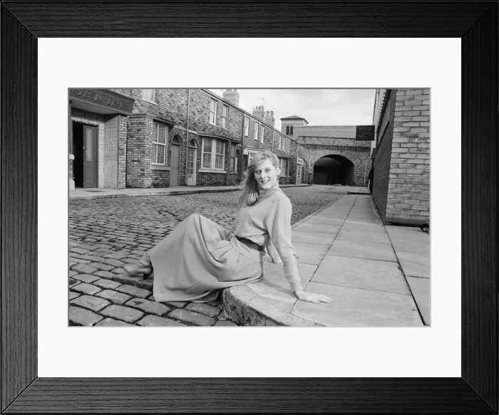 Framed Print : Actor Sarah Lancashire in a 1987 photo shoot on the cobbles of the set of Coronation Framed Print : Actor Sarah Lancashire in a 1987 photo shoot on the cobbles of the set of Coronation