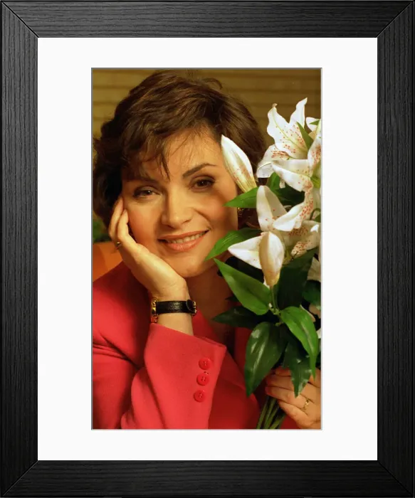 Framed Print : Lorraine Kelly TV presenter sitting next to green white plant Framed Print : Lorraine Kelly TV presenter sitting next to green white plant
