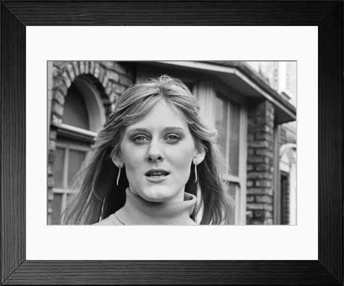 Framed Print : Actor Sarah Lancashire in a 1987 photo shoot on the cobbles of the set of Coronation Framed Print : Actor Sarah Lancashire in a 1987 photo shoot on the cobbles of the set of Coronation