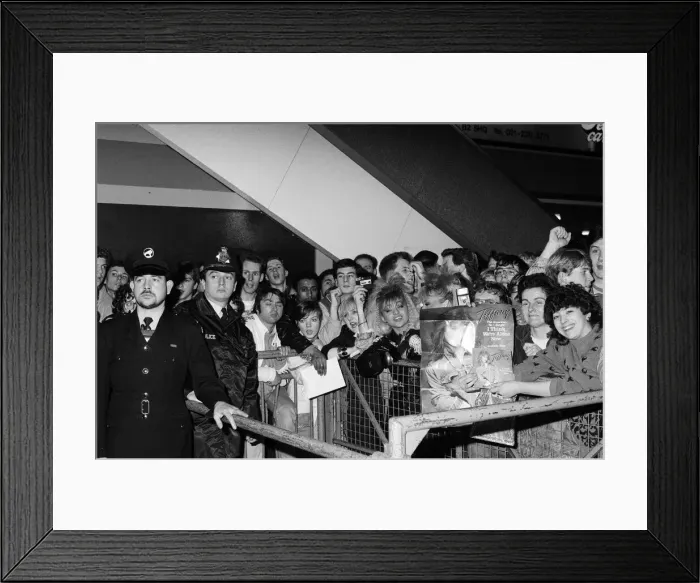 Framed Print : Thousands of young pop fans gather at the Bull Ring Shopping Centre for pop singer Framed Print : Thousands of young pop fans gather at the Bull Ring Shopping Centre for pop singer