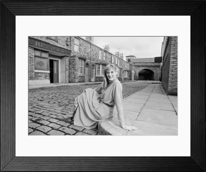 Framed Print : Actor Sarah Lancashire in a 1987 photo shoot on the cobbles of the set of Coronation Framed Print : Actor Sarah Lancashire in a 1987 photo shoot on the cobbles of the set of Coronation