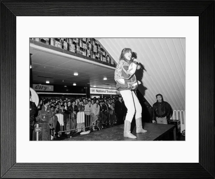 Framed Print : Thousands of young pop fans gather at the Bull Ring Shopping Centre for pop singer Framed Print : Thousands of young pop fans gather at the Bull Ring Shopping Centre for pop singer