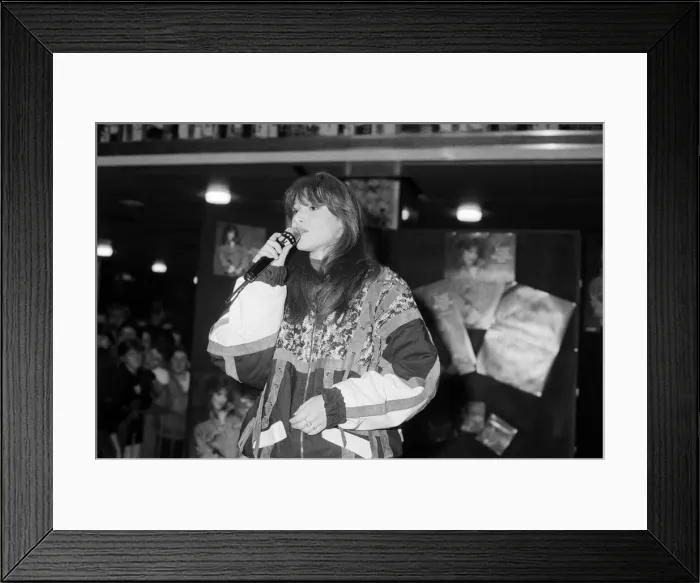 Framed Print : Thousands of young pop fans gather at the Bull Ring Shopping Centre for pop singer Framed Print : Thousands of young pop fans gather at the Bull Ring Shopping Centre for pop singer