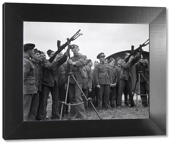 Militiamen under going training with a Bren light machine gun at the South Staffordshire
