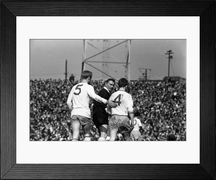 Framed Print : Manchester United 2-0 Burnley, Division One league match at Old Trafford