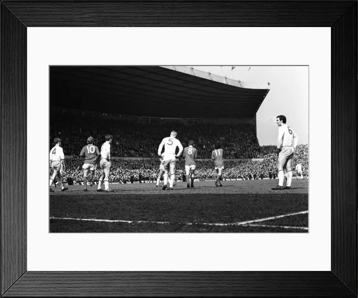 Framed Print : Manchester United 2-0 Burnley, Division One league match at Old Trafford Framed Print : Manchester United 2-0 Burnley, Division One league match at Old Trafford