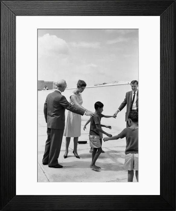 Framed Print : Princess Alexandra of Kent visits the Reilly Centre for the Blind in Aden, Yemen Framed Print : Princess Alexandra of Kent visits the Reilly Centre for the Blind in Aden, Yemen