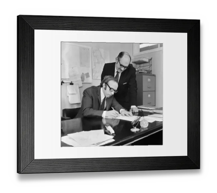 Framed Print : Nobby Stiles signs for Middlesbrough F. C. 1971 Framed Print : Nobby Stiles signs for Middlesbrough F. C. 1971