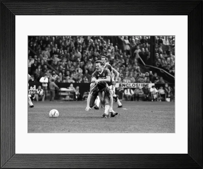 Framed Print : English League Division One match at Carrow Road. Norwich 1 - 1 West Ham Framed Print : English League Division One match at Carrow Road. Norwich 1 - 1 West Ham