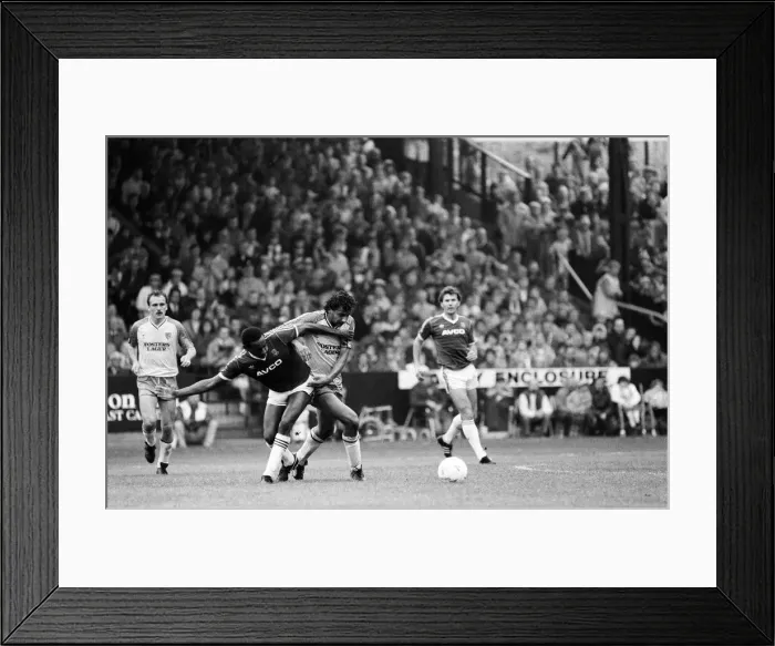 Framed Print : English League Division One match at Carrow Road. Norwich 1 - 1 West Ham Framed Print : English League Division One match at Carrow Road. Norwich 1 - 1 West Ham