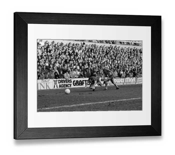 Framed Print : English League Division One match at Upton Park. West Ham 0 - 0 Norwich. 14th March 1987 Framed Print : English League Division One match at Upton Park. West Ham 0 - 0 Norwich. 14th March 1987