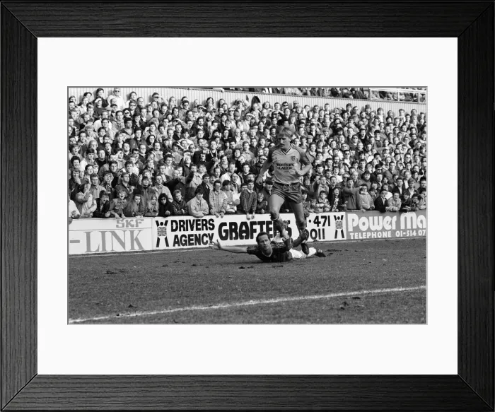 Framed Print : English League Division One match at Upton Park. West Ham 0 - 0 Norwich. 14th March 1987 Framed Print : English League Division One match at Upton Park. West Ham 0 - 0 Norwich. 14th March 1987