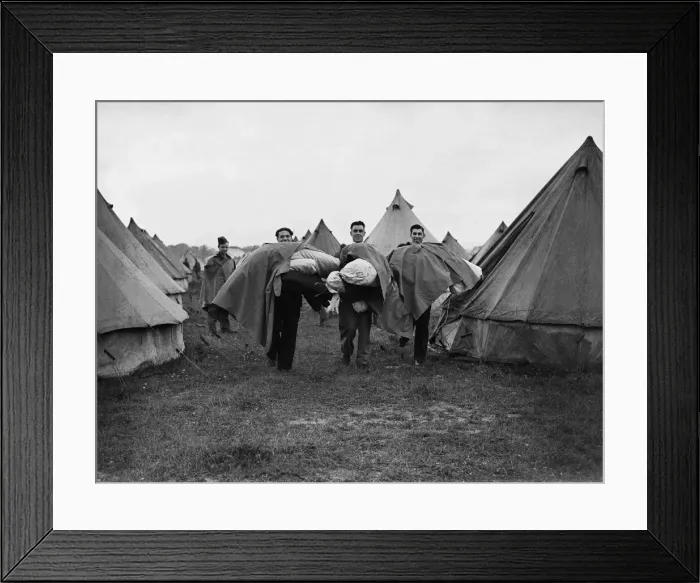 Framed Print : Some of the Militiamen from Birmingham and the Midlands arriving at Whittington barracks Framed Print : Some of the Militiamen from Birmingham and the Midlands arriving at Whittington barracks