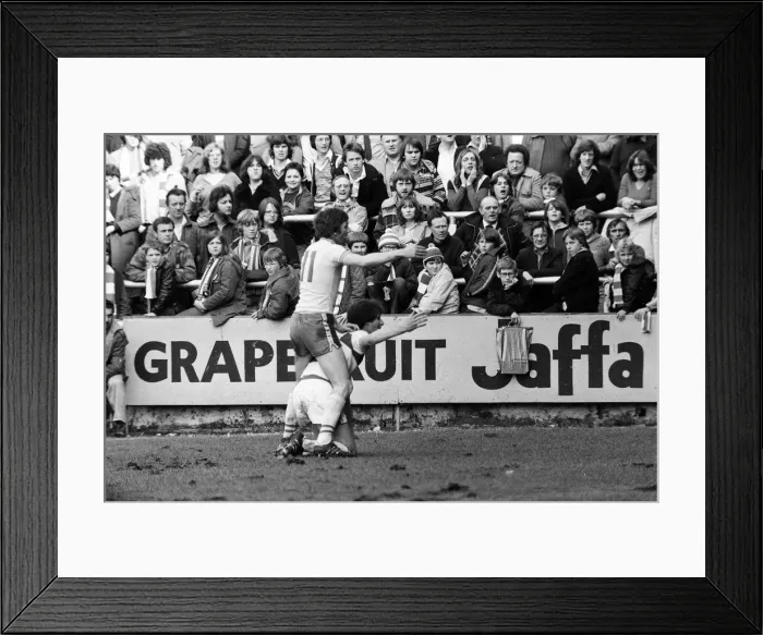 Framed Print : English League Division One at Loftus Road. Queens Park Rangers 0 - 0 Norwich City Framed Print : English League Division One at Loftus Road. Queens Park Rangers 0 - 0 Norwich City