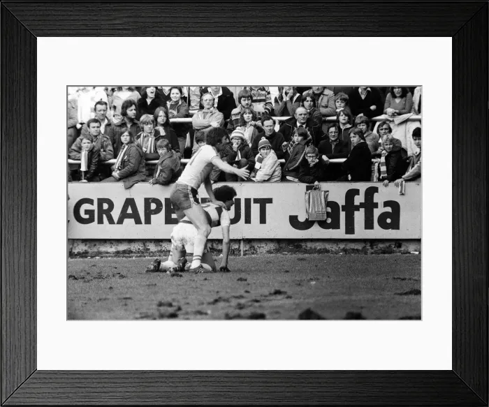 Framed Print : English League Division One at Loftus Road. Queens Park Rangers 0 - 0 Norwich City Framed Print : English League Division One at Loftus Road. Queens Park Rangers 0 - 0 Norwich City