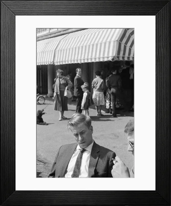 Framed Print : Bobby Charlton relaxes during interview in Hyde Park, London Framed Print : Bobby Charlton relaxes during interview in Hyde Park, London