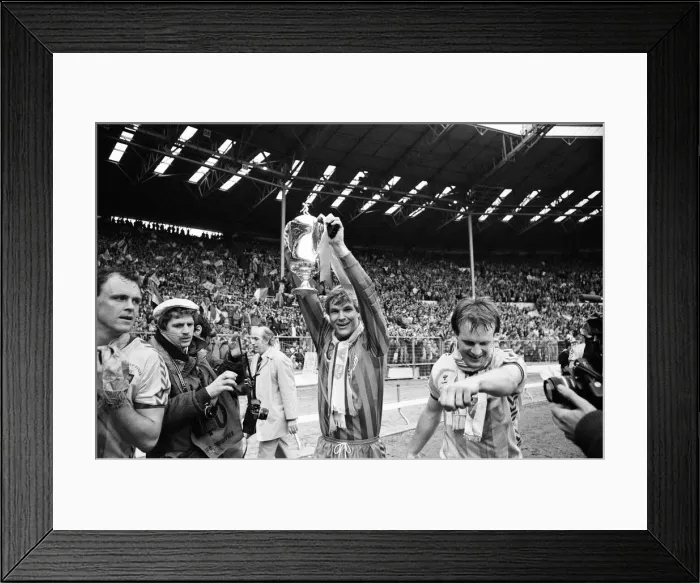 Framed Print : 1985 Milk cup final at Wembley Stadium. Final score Norwich City 1 - 0 Sunderland