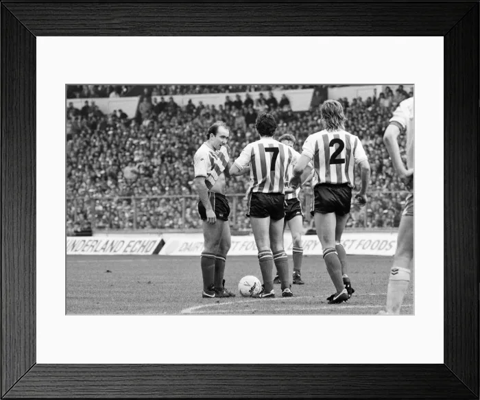 Framed Print : 1985 Milk cup final at Wembley Stadium. Final score Norwich City 1 - 0 Sunderland