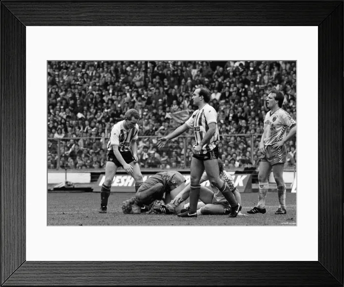 Framed Print : 1985 Milk cup final at Wembley Stadium. Final score Norwich City 1 - 0 Sunderland